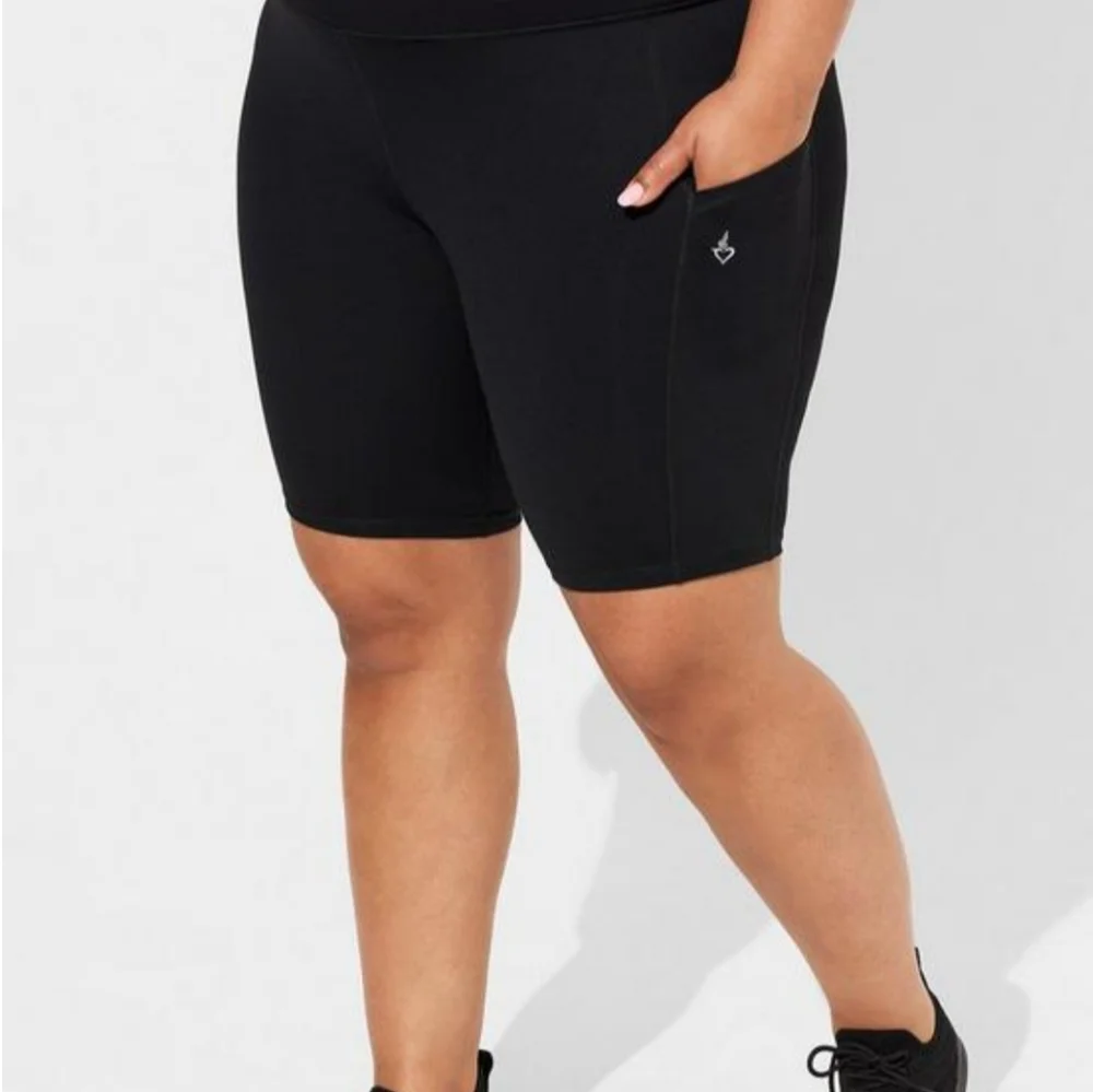 Performance Core 9 Inch Active Bike Short With Rib Trim - Picture 3 of 4